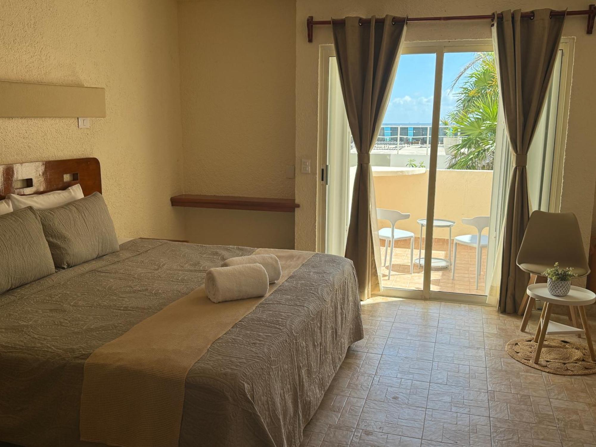 Luciana Hotel & Beach Club Playa del Carmen Room photo